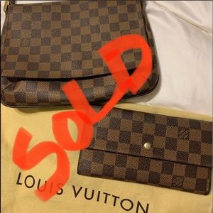 !!SOLD!! Louis Vuitton Damier purse